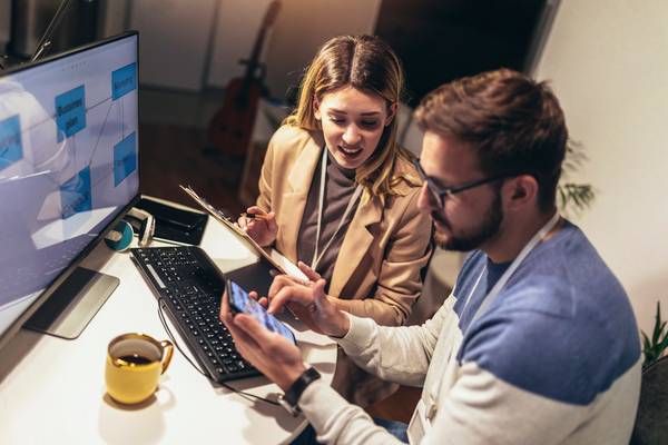 Illustrazione di un Personal Developer al lavoro